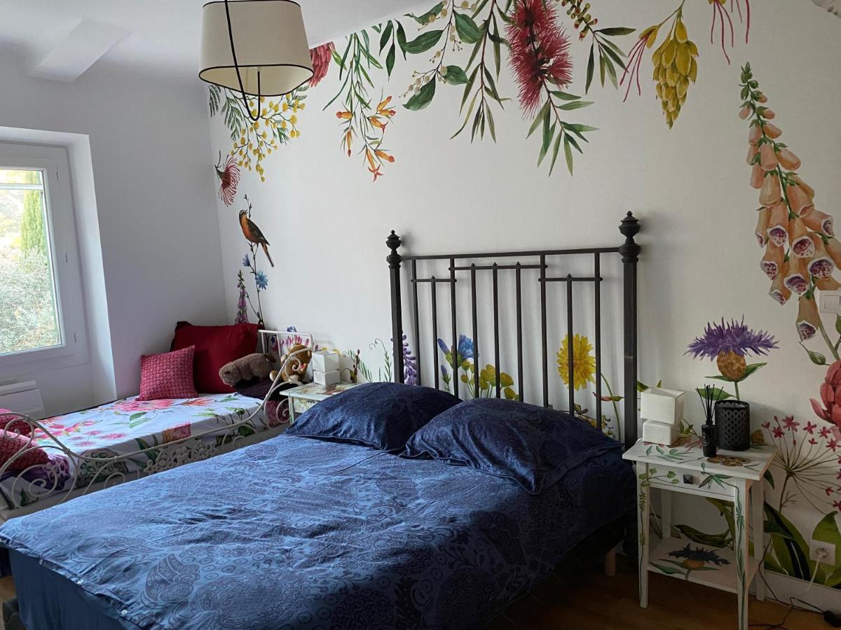 Chambre Privee Dans Un Mas Au Centre Du Village Maubec  Exteriér fotografie